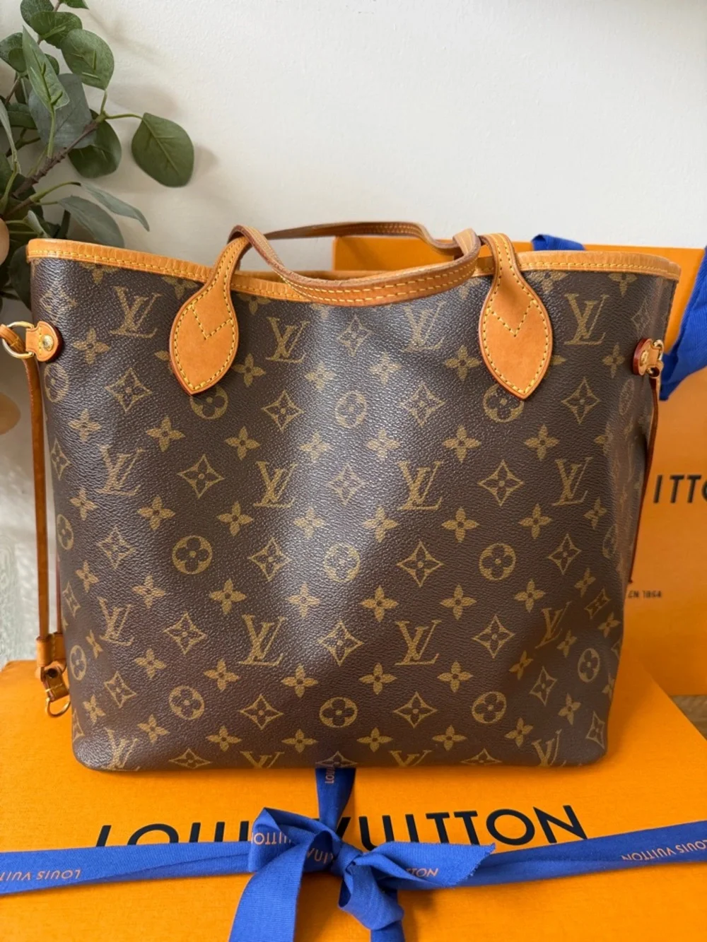 Authentic Louis Vuitton Neverfull MM Monogram Tote - Picture 6 of 16